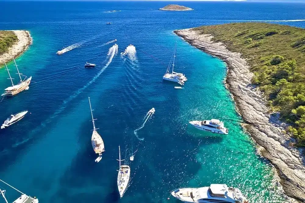 Boats anchored in Vinogradišče bay on Pakleni Islands
